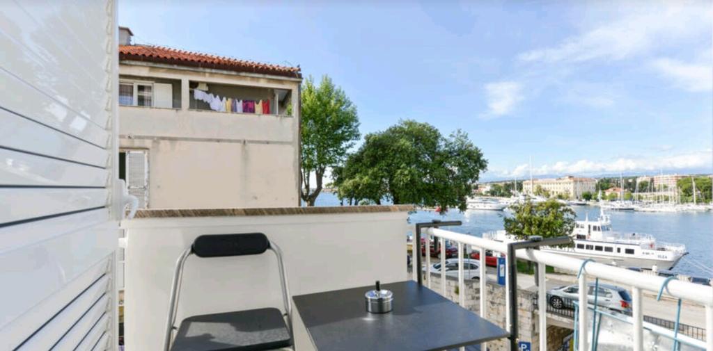 Lavender Apt. W. Balcony In Old Town Zadar Exteriör bild